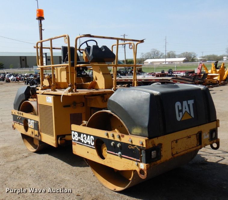 image for item DR0419 1998 Caterpillar CB434C  double drum roller