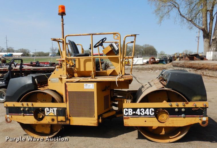image for item DR0419 1998 Caterpillar CB434C  double drum roller