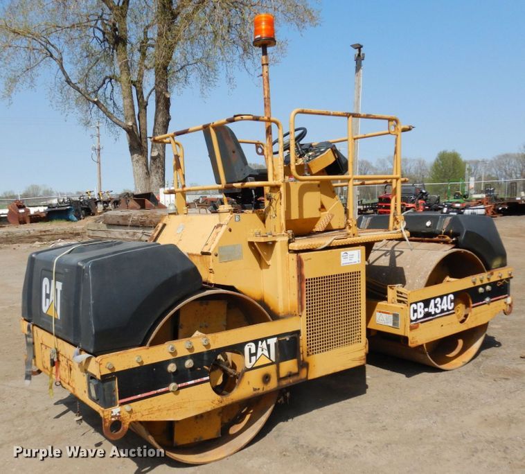 image for item DR0419 1998 Caterpillar CB434C  double drum roller