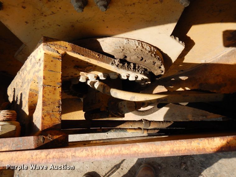 image for item DR0419 1998 Caterpillar CB434C  double drum roller