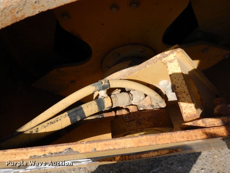 image for item DR0419 1998 Caterpillar CB434C  double drum roller