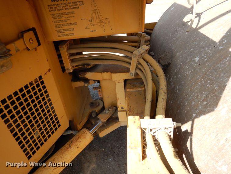 image for item DR0419 1998 Caterpillar CB434C  double drum roller