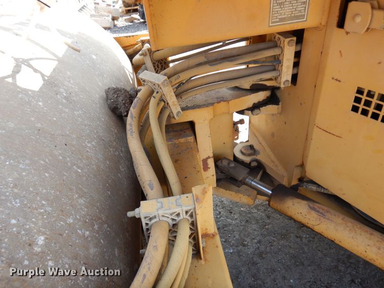 image for item DR0419 1998 Caterpillar CB434C  double drum roller