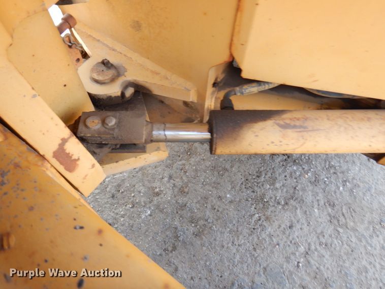 image for item DR0419 1998 Caterpillar CB434C  double drum roller