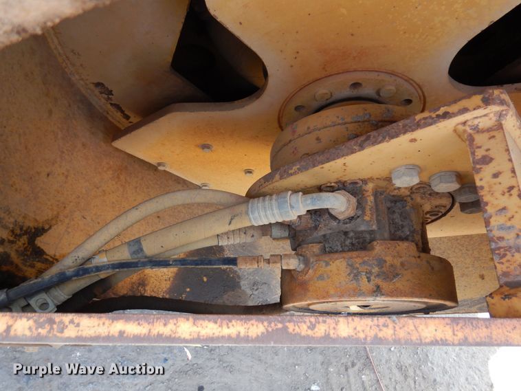 image for item DR0419 1998 Caterpillar CB434C  double drum roller