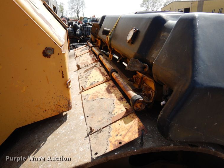 image for item DR0419 1998 Caterpillar CB434C  double drum roller