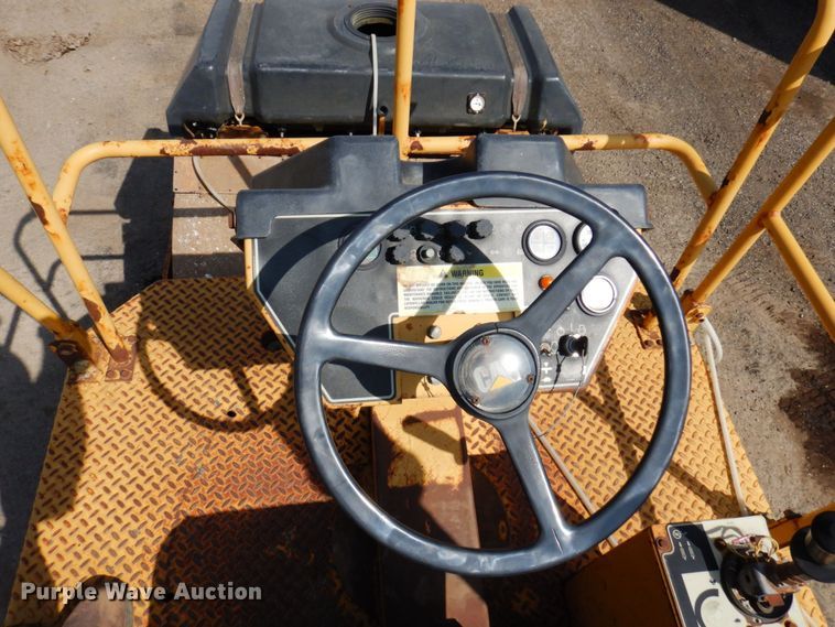 image for item DR0419 1998 Caterpillar CB434C  double drum roller