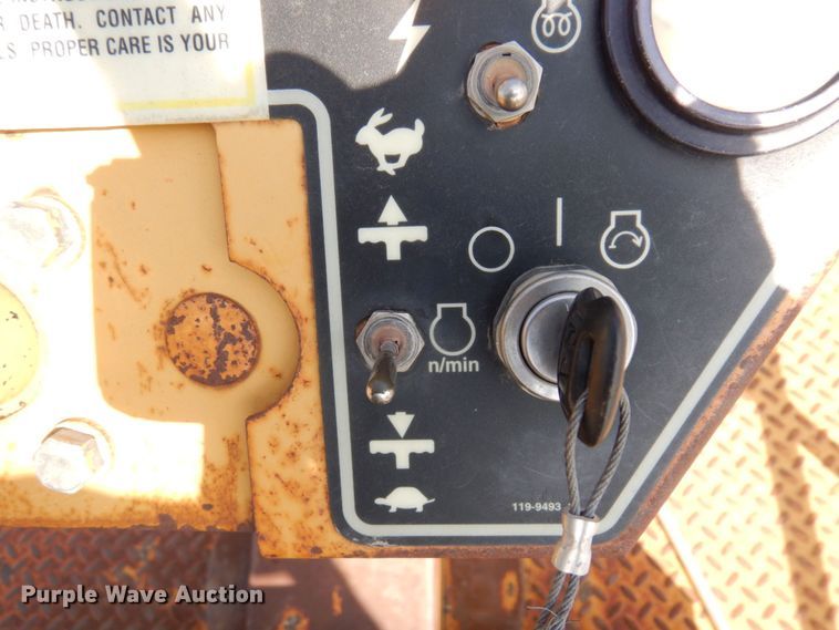 image for item DR0419 1998 Caterpillar CB434C  double drum roller