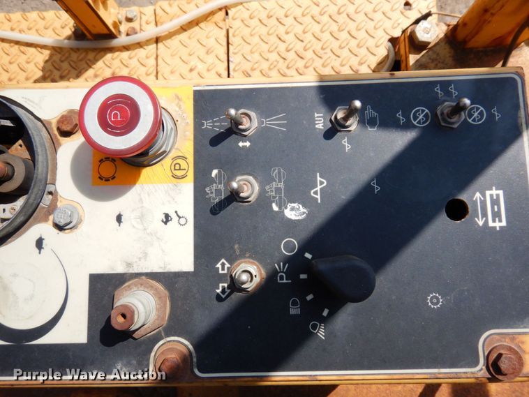 image for item DR0419 1998 Caterpillar CB434C  double drum roller