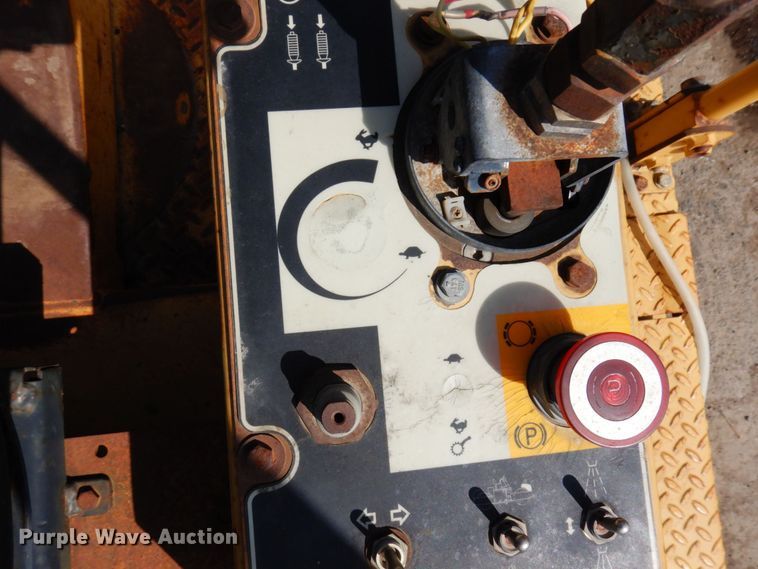 image for item DR0419 1998 Caterpillar CB434C  double drum roller