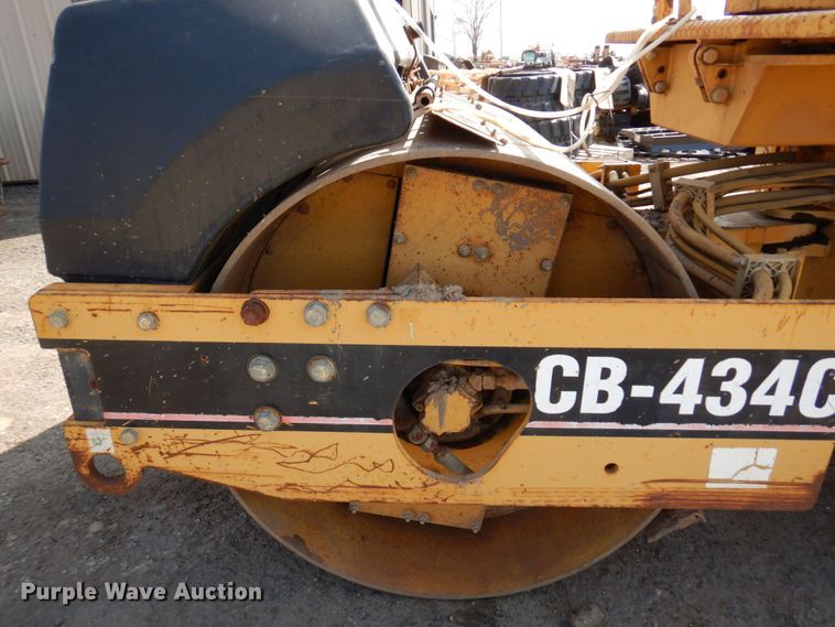 image for item DR0419 1998 Caterpillar CB434C  double drum roller