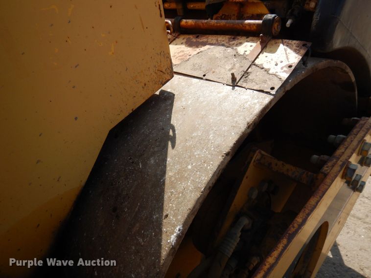 image for item DR0419 1998 Caterpillar CB434C  double drum roller