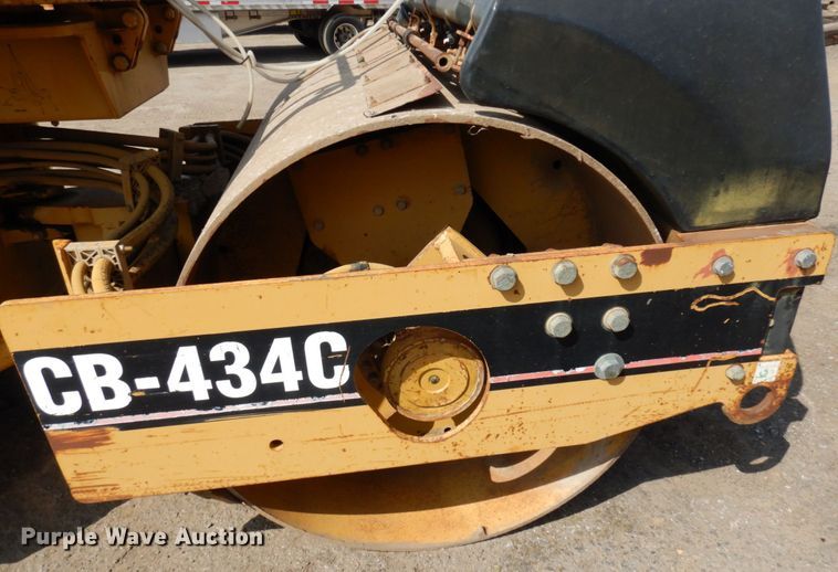 image for item DR0419 1998 Caterpillar CB434C  double drum roller