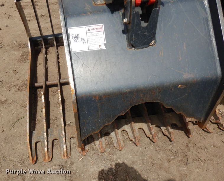 image for item DR0434 72" W skid steer rock grapple bucket