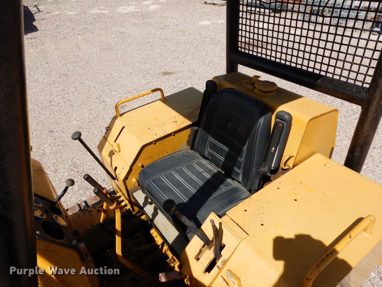 image for item DR1181 1980 John Deere 450C  track loader