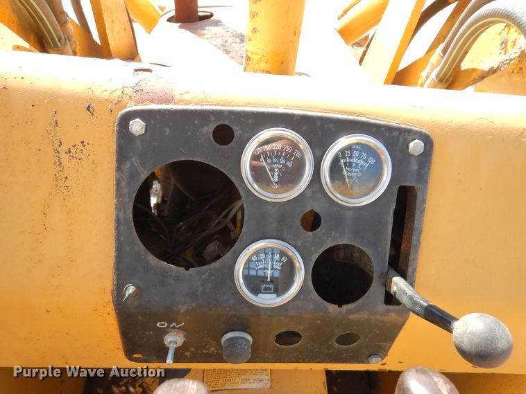 image for item DR1181 1980 John Deere 450C  track loader