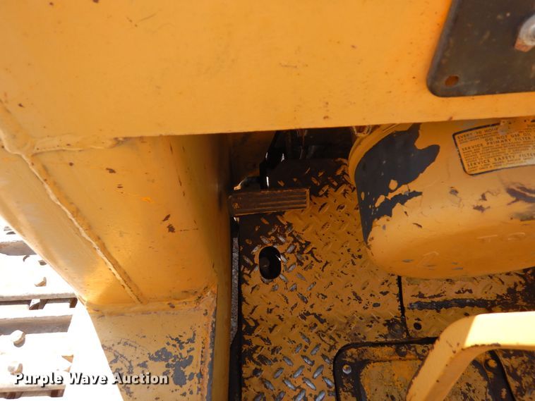 image for item DR1181 1980 John Deere 450C  track loader