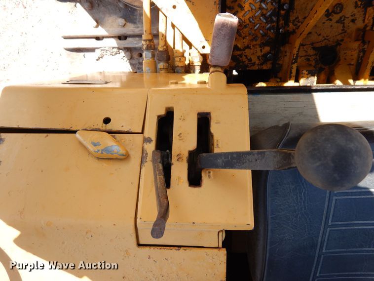 image for item DR1181 1980 John Deere 450C  track loader