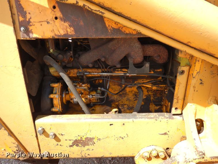 image for item DR1181 1980 John Deere 450C  track loader