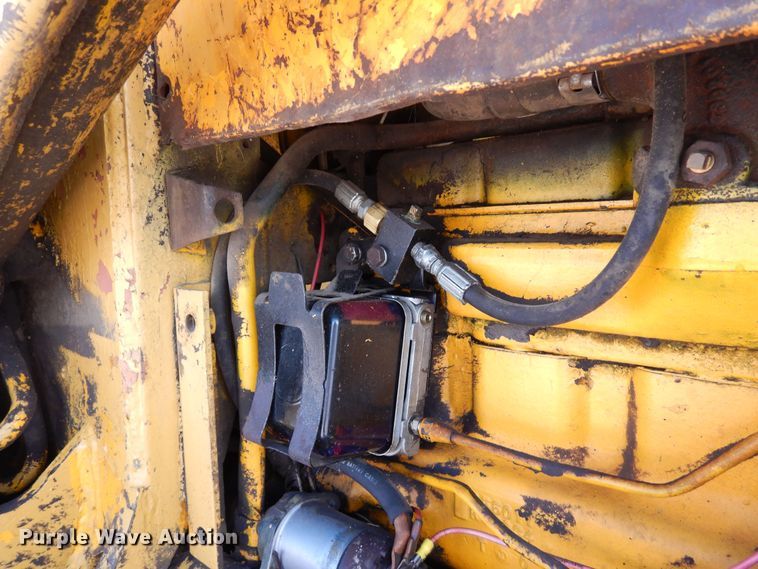 image for item DR1181 1980 John Deere 450C  track loader