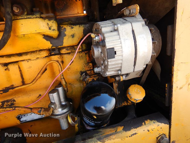 image for item DR1181 1980 John Deere 450C  track loader