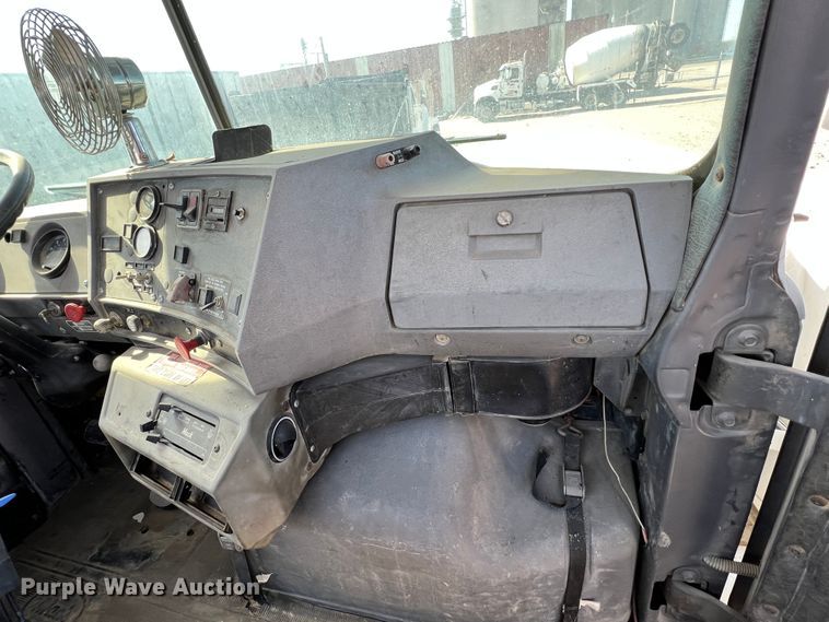 image for item DR1367 1993 Mack DM690S  ready mix truck