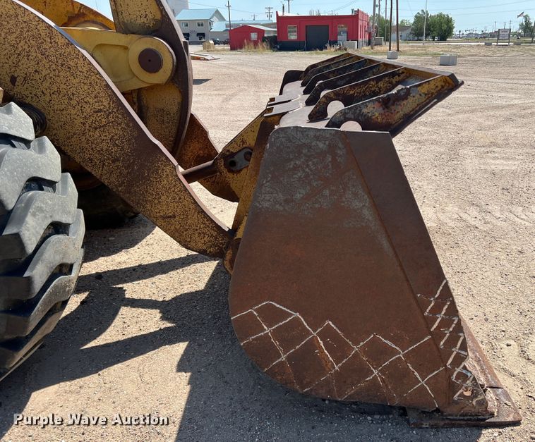 image for item DR1371 1983 Caterpillar 966D  wheel loader