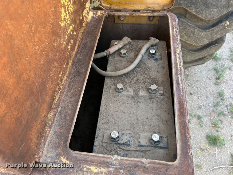 image for item DR1371 1983 Caterpillar 966D  wheel loader