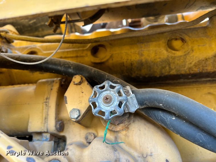 image for item DR1371 1983 Caterpillar 966D  wheel loader