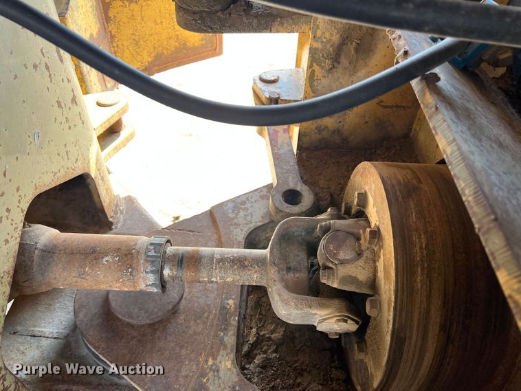 image for item DR1371 1983 Caterpillar 966D  wheel loader