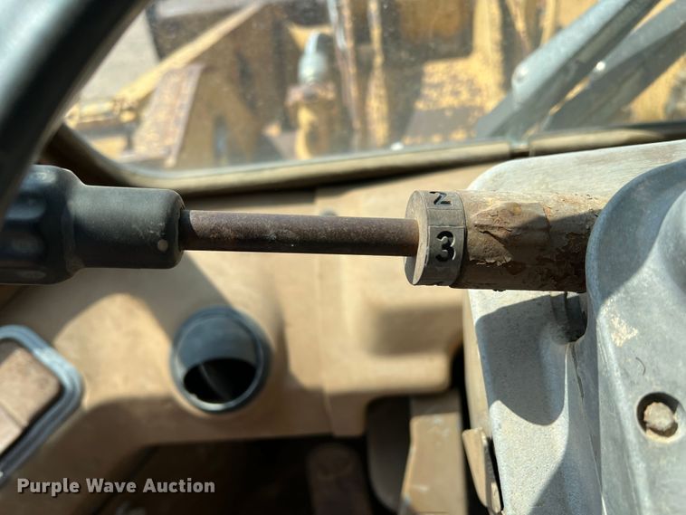 image for item DR1371 1983 Caterpillar 966D  wheel loader