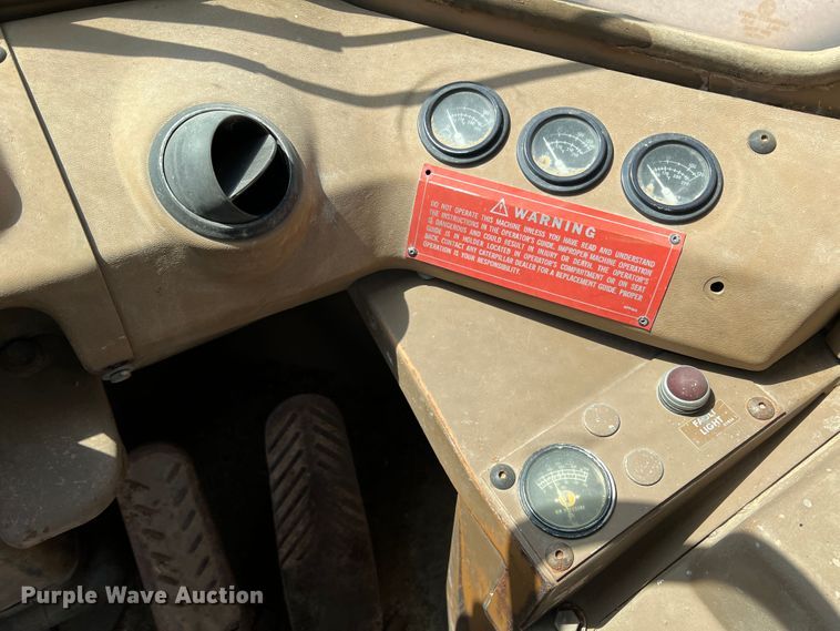 image for item DR1371 1983 Caterpillar 966D  wheel loader