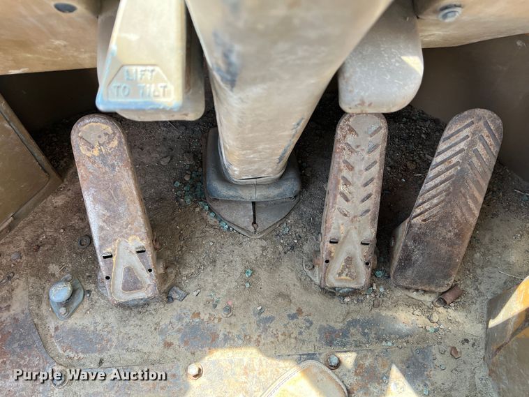 image for item DR1371 1983 Caterpillar 966D  wheel loader