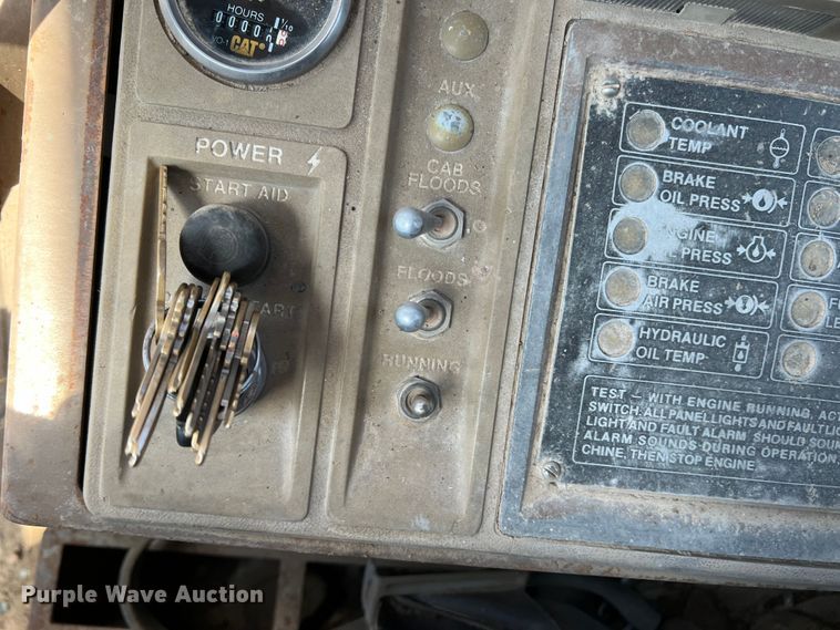 image for item DR1371 1983 Caterpillar 966D  wheel loader