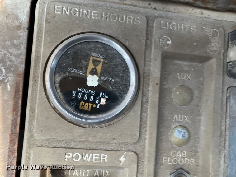 image for item DR1371 1983 Caterpillar 966D  wheel loader