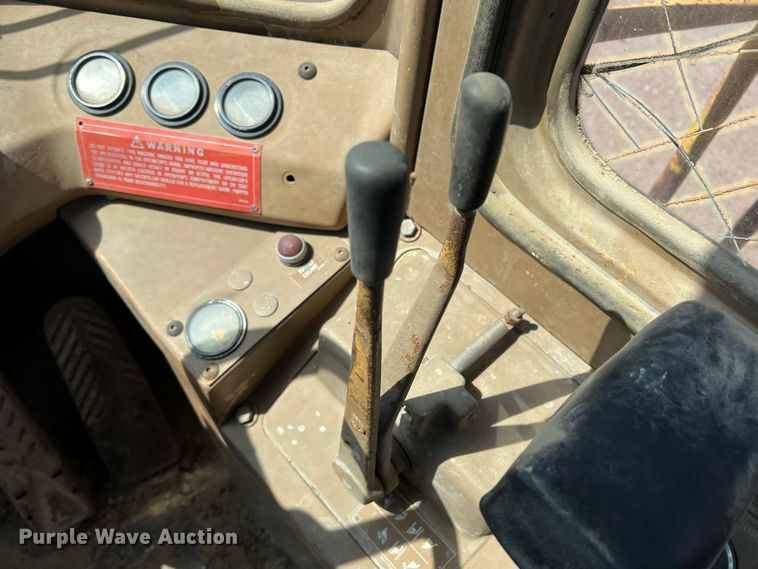 image for item DR1371 1983 Caterpillar 966D  wheel loader