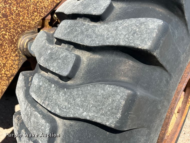 image for item DR1371 1983 Caterpillar 966D  wheel loader