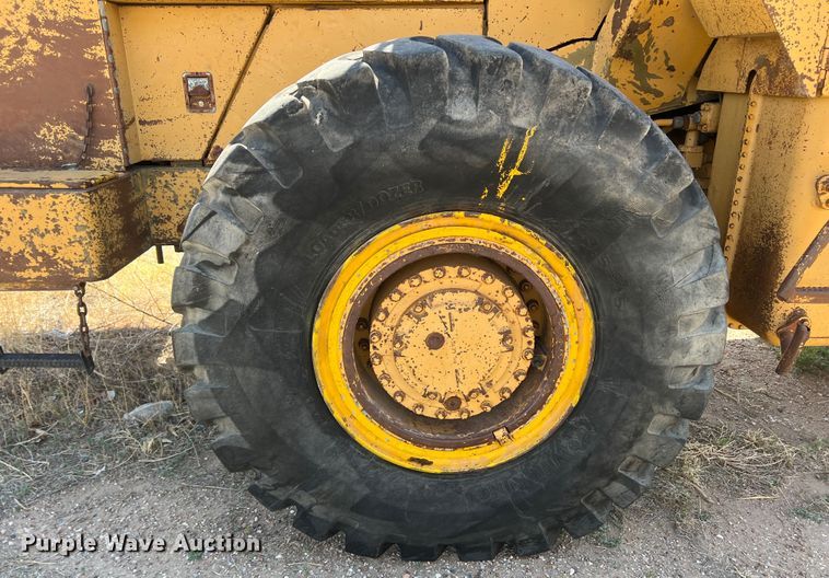 image for item DR1371 1983 Caterpillar 966D  wheel loader