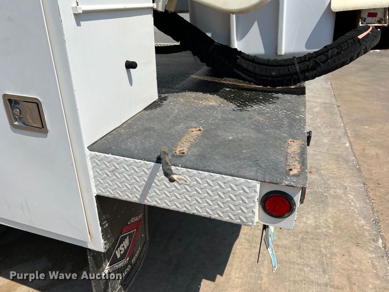 image for item DR1479 2017 Dodge Ram 5500HD  bucket truck