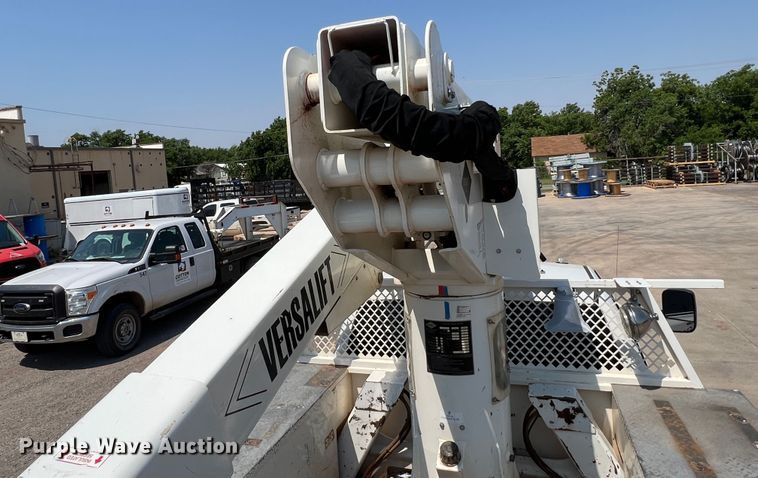 image for item DR1479 2017 Dodge Ram 5500HD  bucket truck