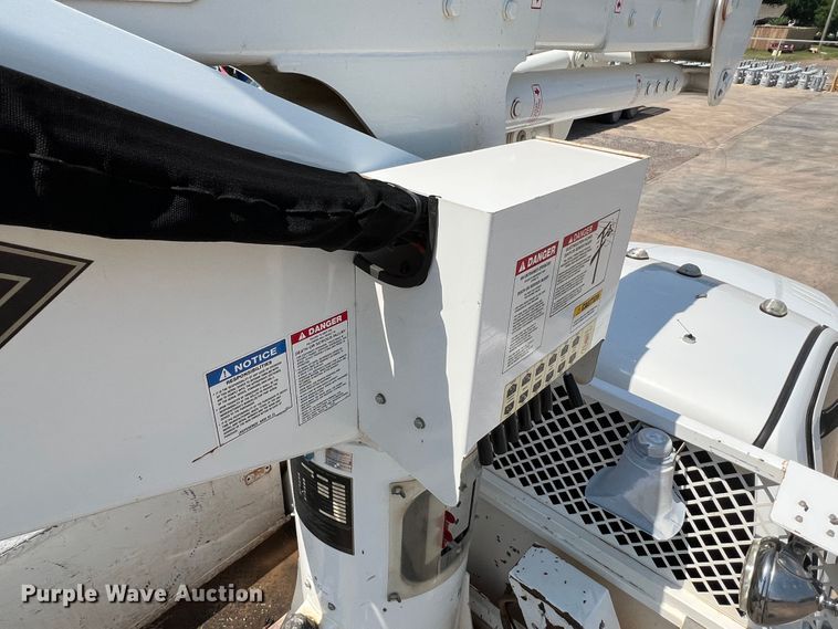 image for item DR1479 2017 Dodge Ram 5500HD  bucket truck