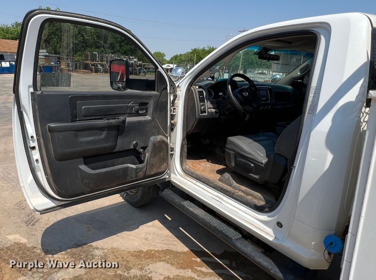 image for item DR1479 2017 Dodge Ram 5500HD  bucket truck