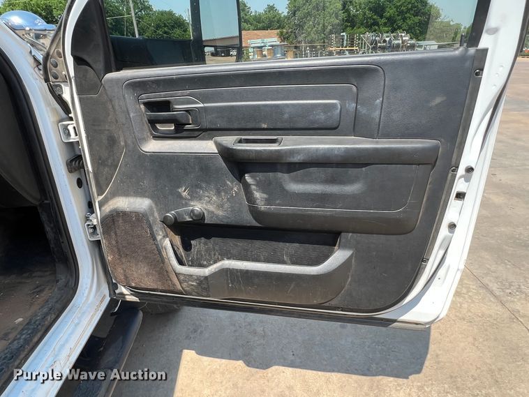 image for item DR1479 2017 Dodge Ram 5500HD  bucket truck