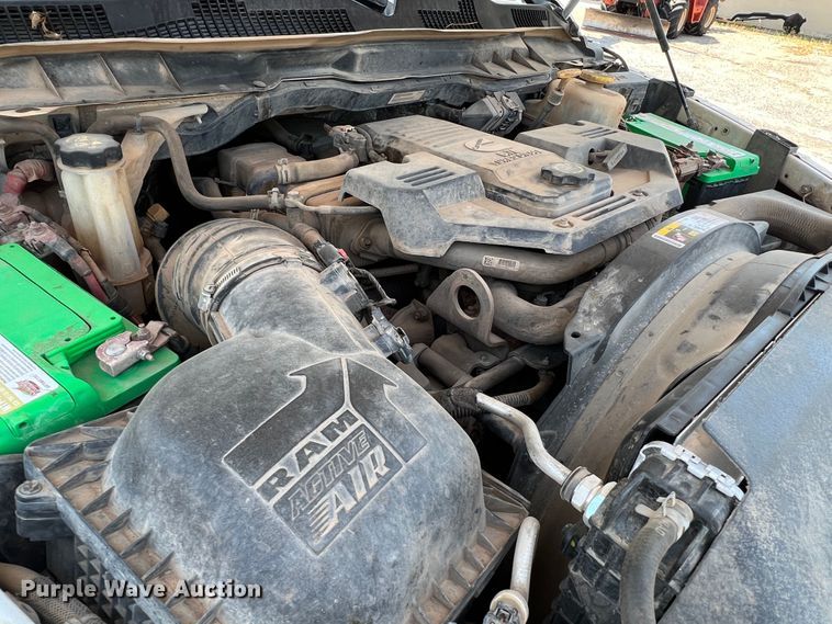 image for item DR1479 2017 Dodge Ram 5500HD  bucket truck