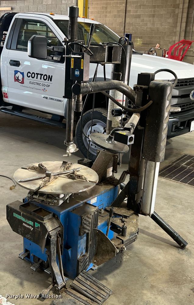 image for item DR1480 Hofmann Monty 1625B  rim clamp tire machine