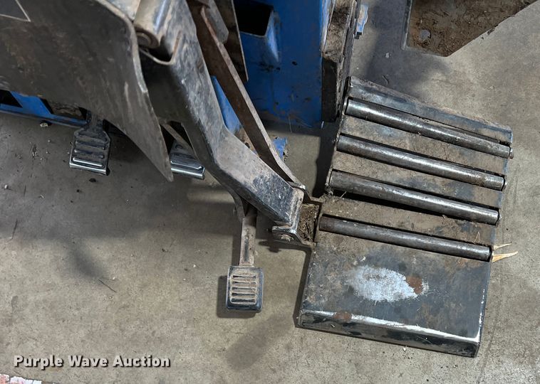 image for item DR1480 Hofmann Monty 1625B  rim clamp tire machine