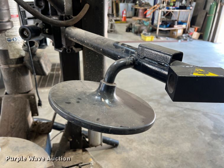 image for item DR1480 Hofmann Monty 1625B  rim clamp tire machine