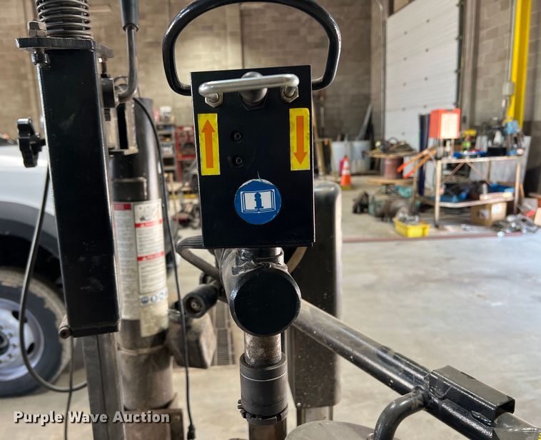 image for item DR1480 Hofmann Monty 1625B  rim clamp tire machine