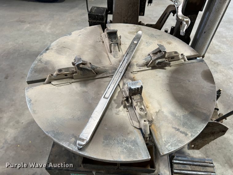 image for item DR1480 Hofmann Monty 1625B  rim clamp tire machine