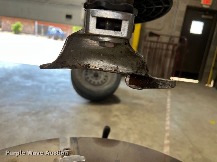 image for item DR1480 Hofmann Monty 1625B  rim clamp tire machine